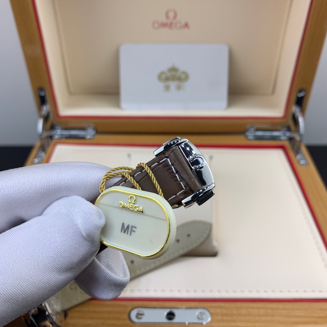 Omega 皇家 欧米茄超霸系列女款腕表