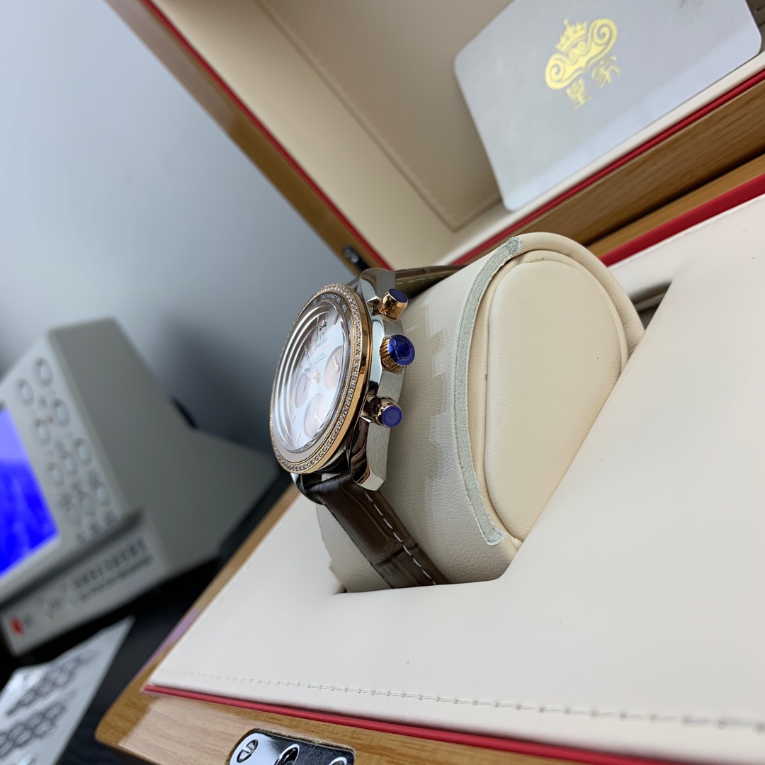 Omega 皇家 欧米茄超霸系列女款腕表