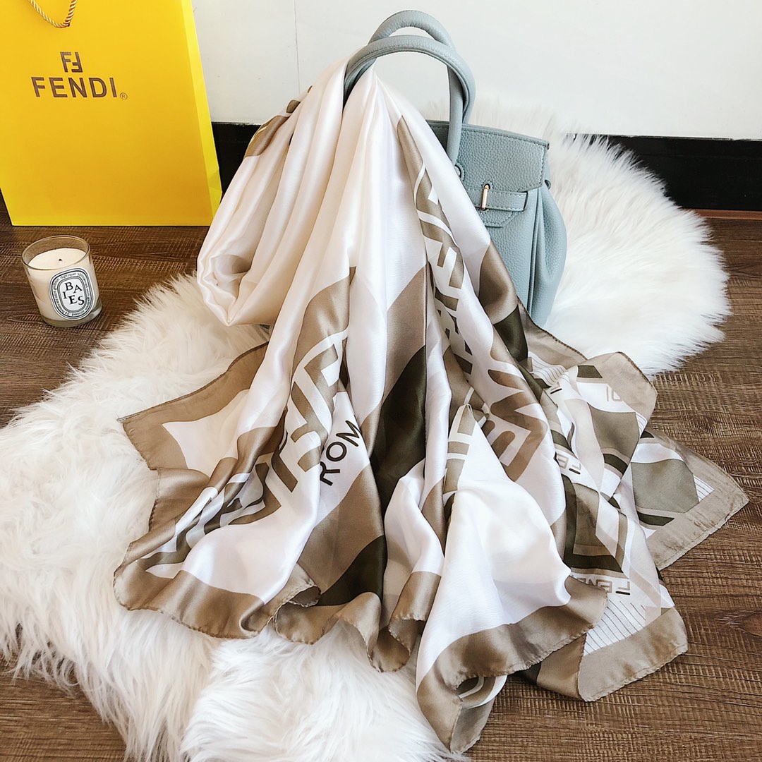 NO:163115,Praise Fendi, a must-have item for travel, a hot spring and summer series of scarves. No matter how you look at it, you will feel that it is so beautiful!  When you see the real thing, you will buy it again. The pictures are all real photos. Size 180-90cm ordinary scarf, ordinary scarf, fendi19860909批芬迪 旅游必备单品 春夏系列爆款丝巾 不管怎么看都觉得是那么美！当你看到实物你就会再回购入手 图片都是实拍.尺寸180-90cm普通围巾,普通围巾,fendi,scarf