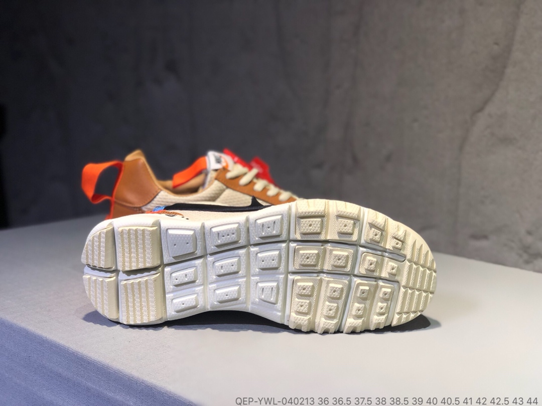 130  真标半码  <br />Nike Big Swoosh 宇航员联名款 QEP-YWL-040213 <br />尺码：36 36.5 37.5 38 38.5 39 40 40.5 41 42 42.5 43 44