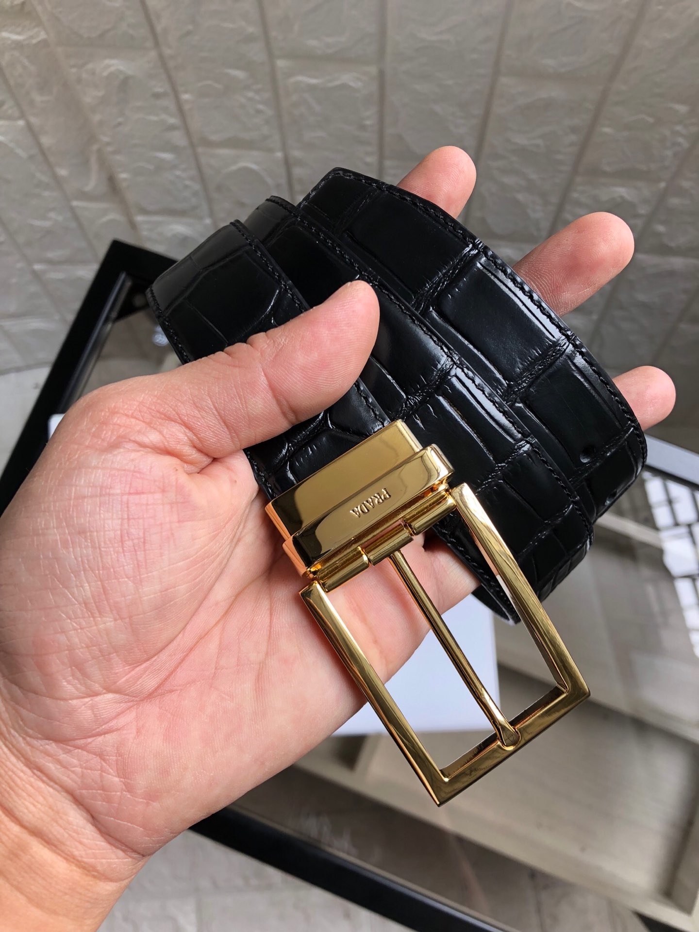 普拉达原单双面头层牛皮鳄鱼纹带身内衬