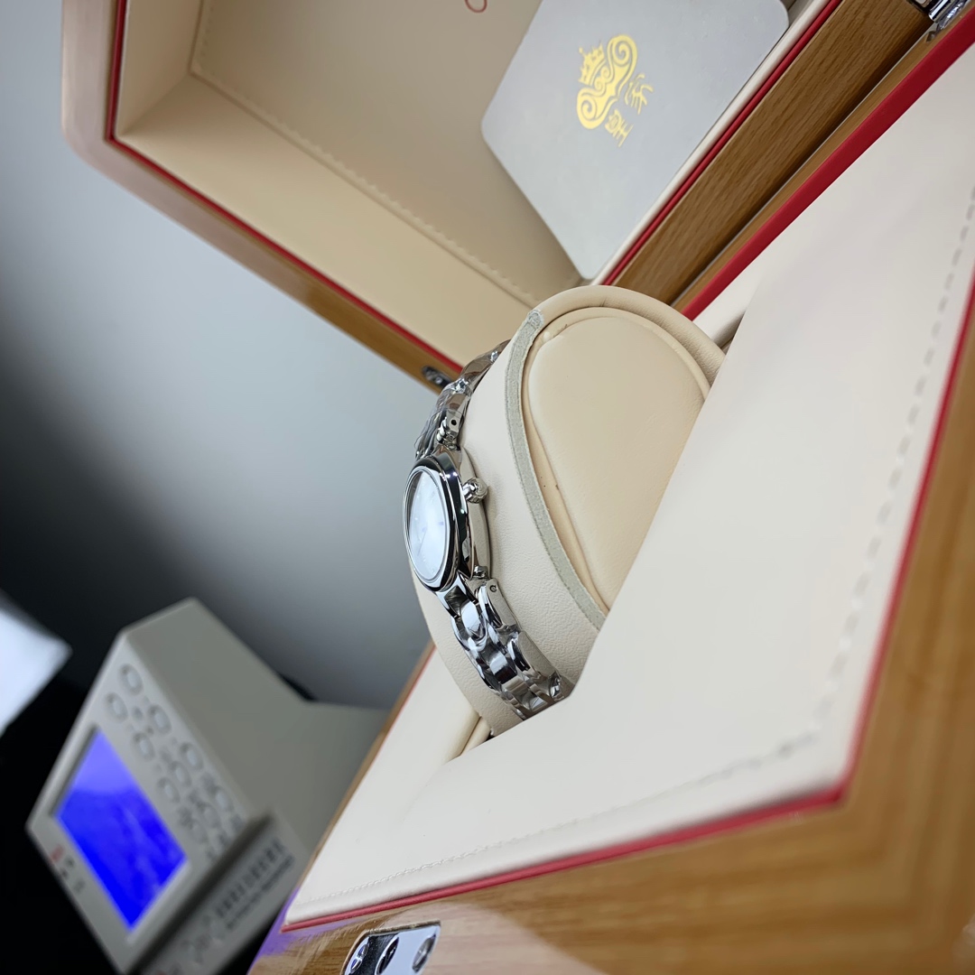 Longines 皇家 浪琴心月系列女款腕表