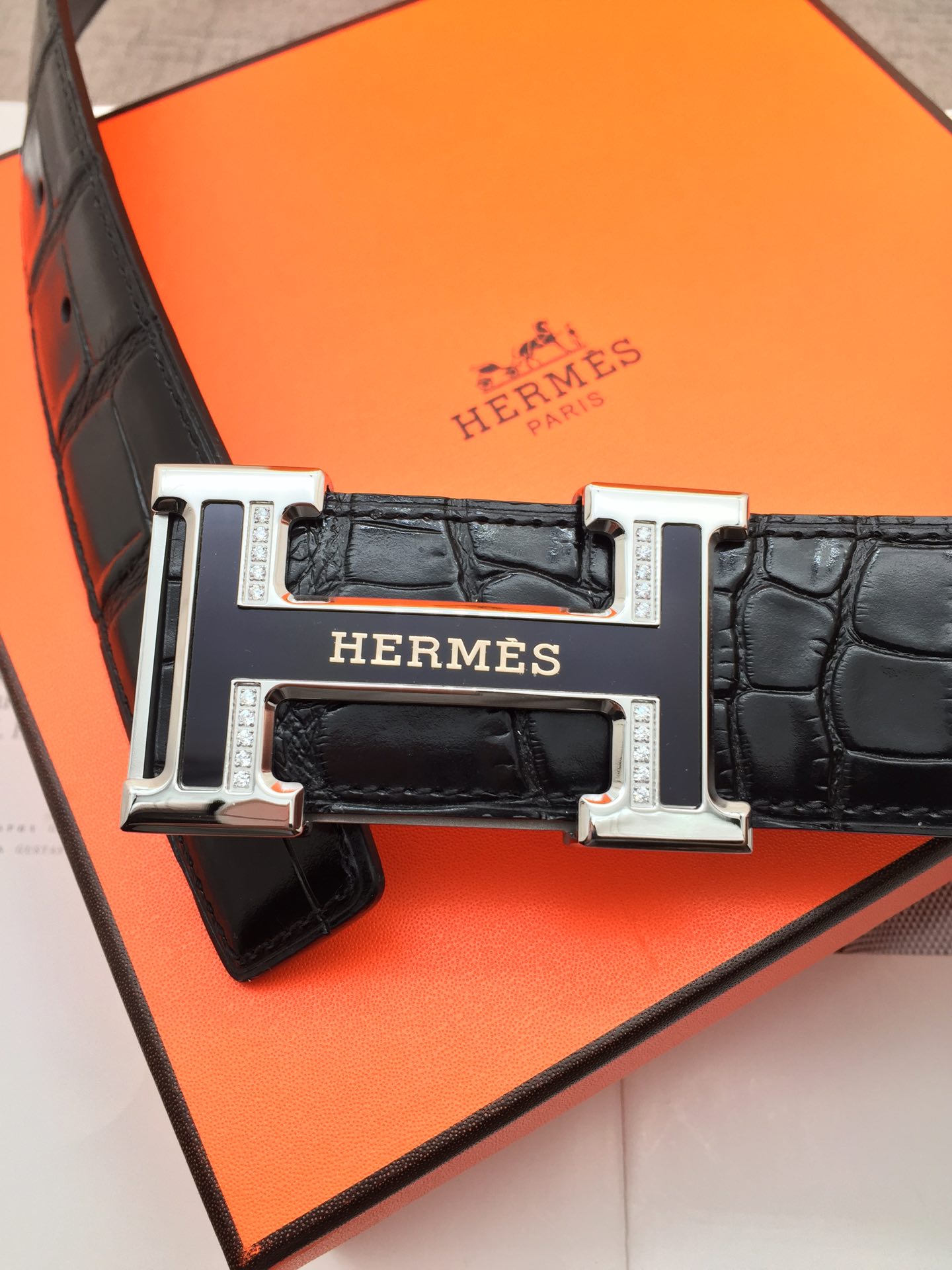 NO:138306,Original single Hermes original single-sided head layer cowhide crocodile pattern, the bottom is cowhide bottom, paired with original single-seed diamond steel buckle, customized original leather material, counter width 4.0, high-end and atmospheric, welcome to buy it!  belt, belt, hermes, cowhide19860909原单 Hermes原单面头层牛皮鳄鱼纹,底为牛皮底,搭配原单精工钻石钢扣,原产皮料定制,专柜宽度4.0,高端大气,欢迎选购！皮带,皮带,hermes,cowhide,Belt