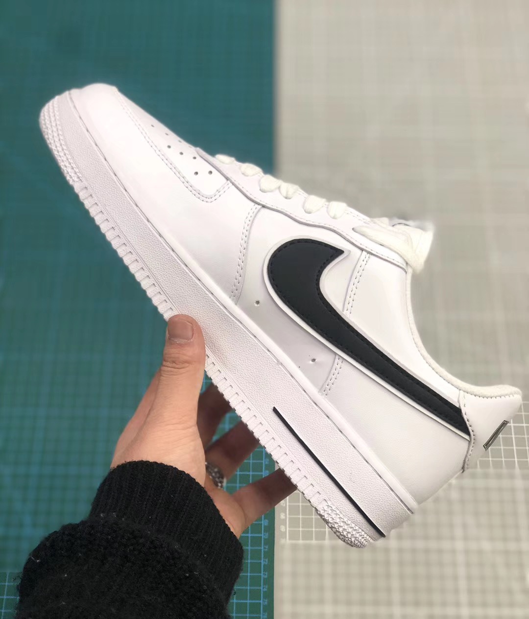 190  Nike Air Force 1 Low 低帮空军一号休闲板鞋 “白黑勾印花NIKE”原盒原标全头层 货号：AO2423-101<br />尺码：36 36.5 37.5 38 38.5 39 40 40.5 41 42 42.5 43 44 44.5 45