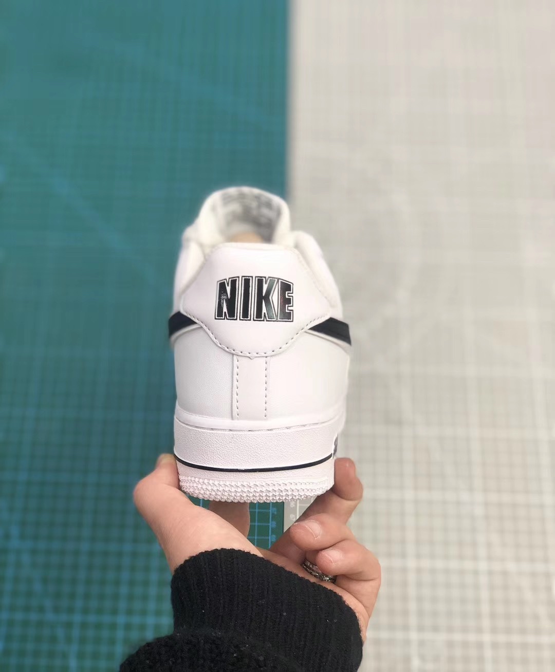 190  Nike Air Force 1 Low 低帮空军一号休闲板鞋 “白黑勾印花NIKE”原盒原标全头层 货号：AO2423-101<br />尺码：36 36.5 37.5 38 38.5 39 40 40.5 41 42 42.5 43 44 44.5 45