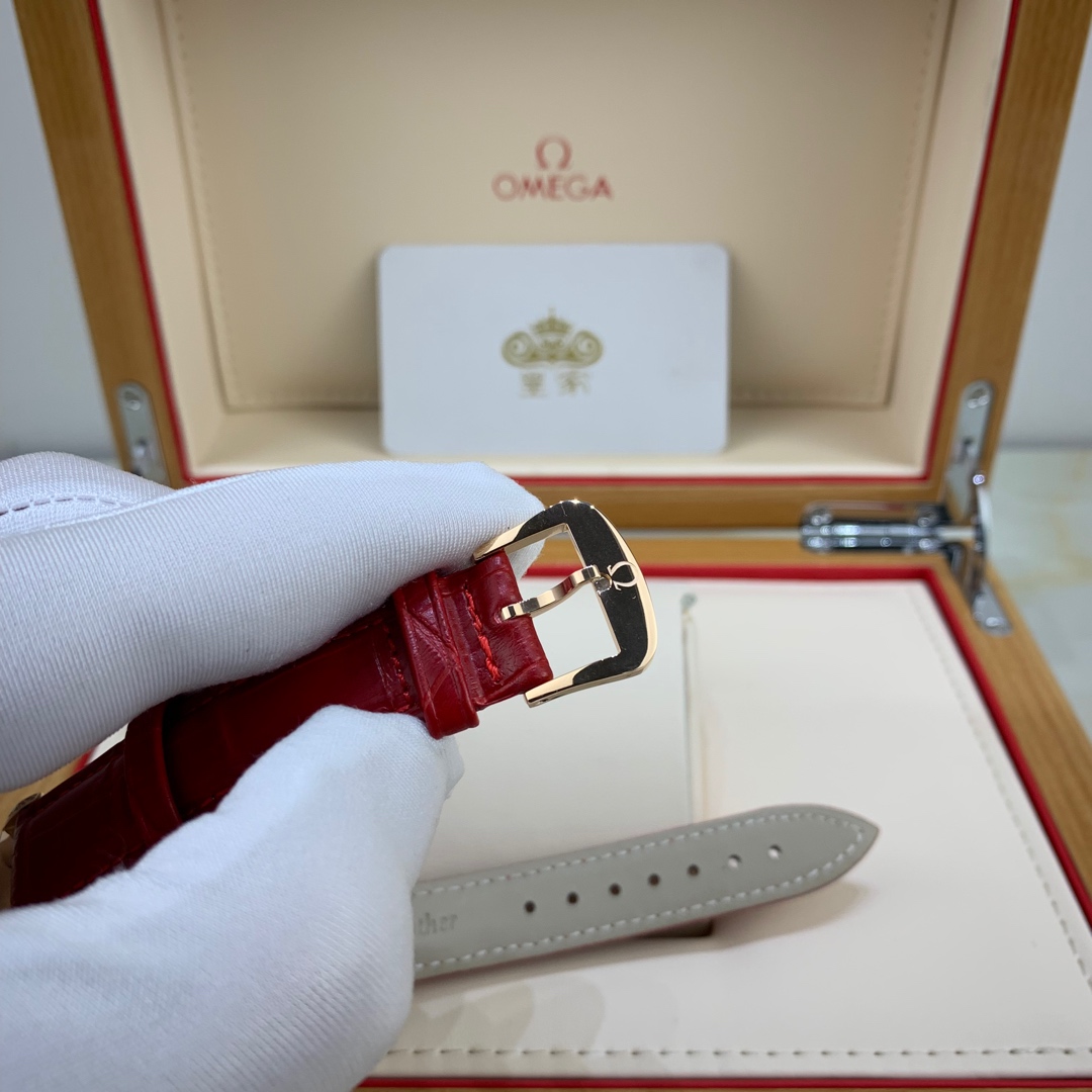 Omega 皇家 欧米茄蝶飞系列女款腕表