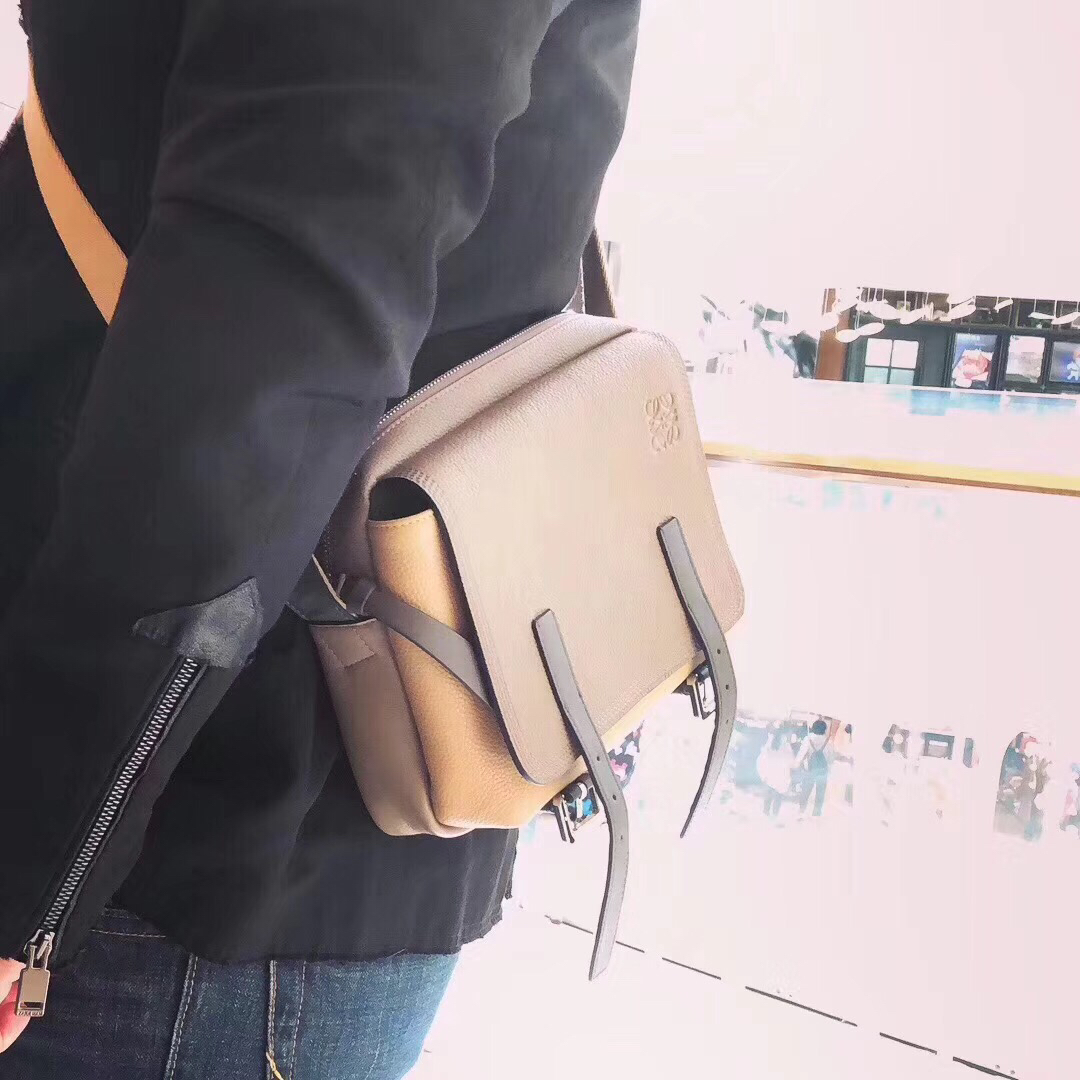 LOEWE罗意威 Military Messenger最新版信使包 0339绿色
