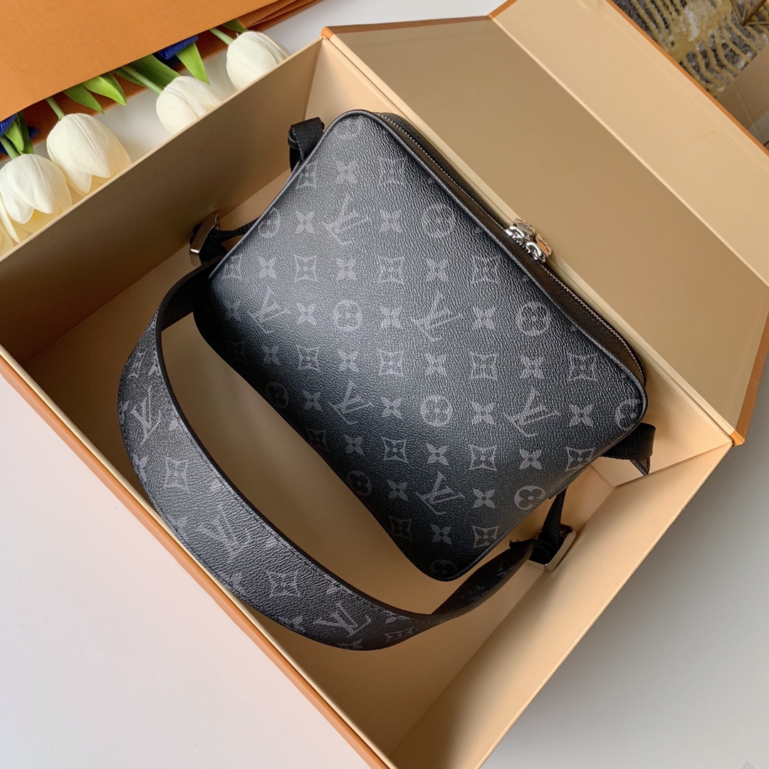 Louis Vuitton LV Outdoor 邮差包 M30233