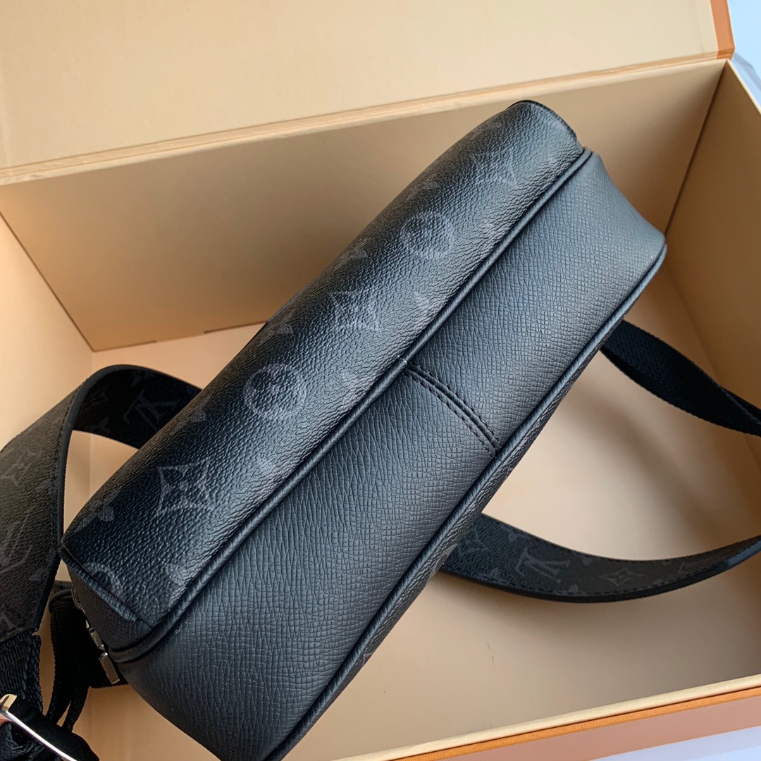 Louis Vuitton LV Outdoor 邮差包 M30233