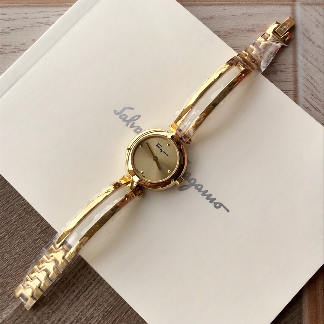 Salvatore Ferragamo Watch: Brushed New Design, Swiss Movement, Sapphire Glass, Waterproof 30m - 图片 3