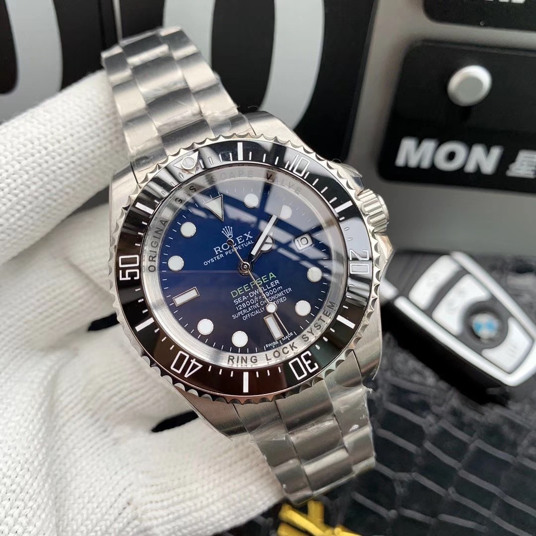 NO:154010,Royal real shot Rolex Gradient Ghost King and Nigami King is a very atmospheric, mature and steady diving men's watch, which can be swim and dived with luminous light, Rolex19860909皇家实拍 劳力士渐变鬼王和黑鬼王 非常大气成熟稳重的一款潜水男表,可游泳潜水有夜光,,rolex,Watch