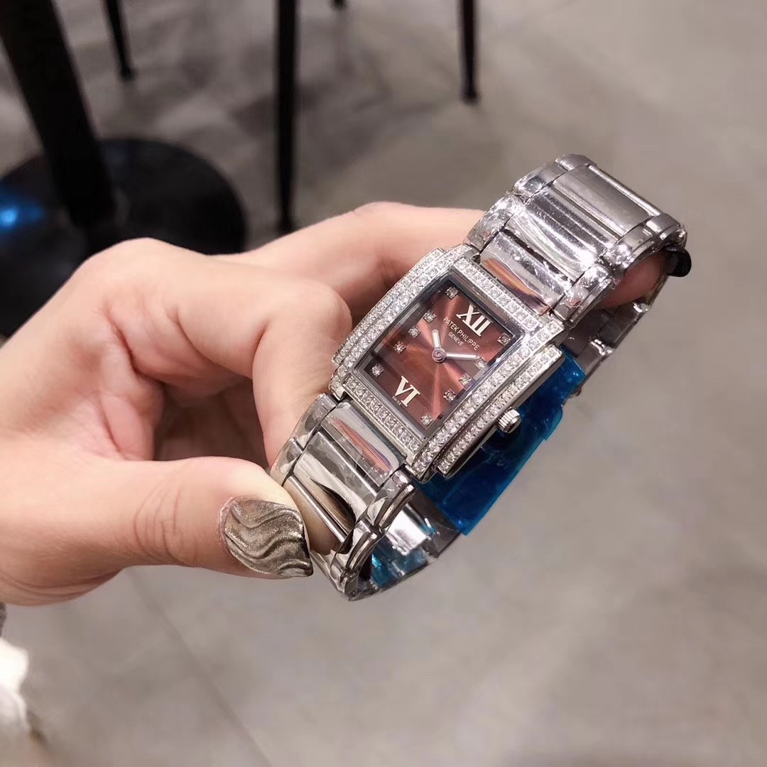 Patek Philippe 百达翡丽-Patek Philippe Twenty~4®系列 特别选取小巧的长方形表壳