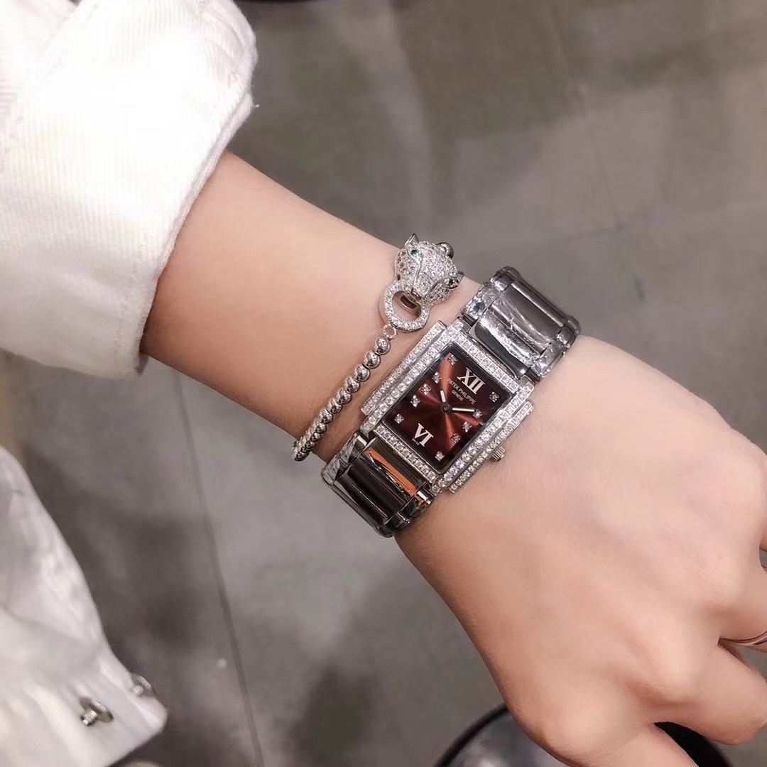 Patek Philippe 百达翡丽-Patek Philippe Twenty~4®系列 特别选取小巧的长方形表壳