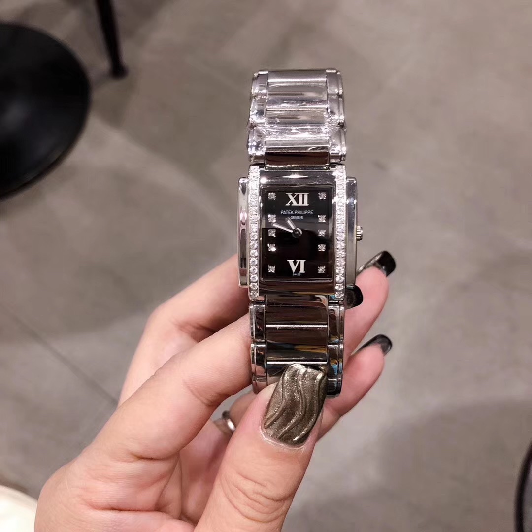 Patek Philippe 百达翡丽-Patek Philippe Twenty~4®系列 特别选取小巧的长方形表壳
