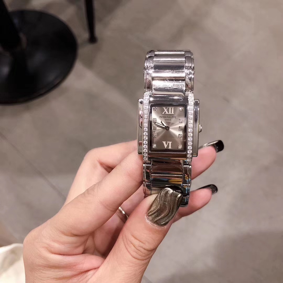 Patek Philippe 百达翡丽-Patek Philippe Twenty~4®系列 特别选取小巧的长方形表壳