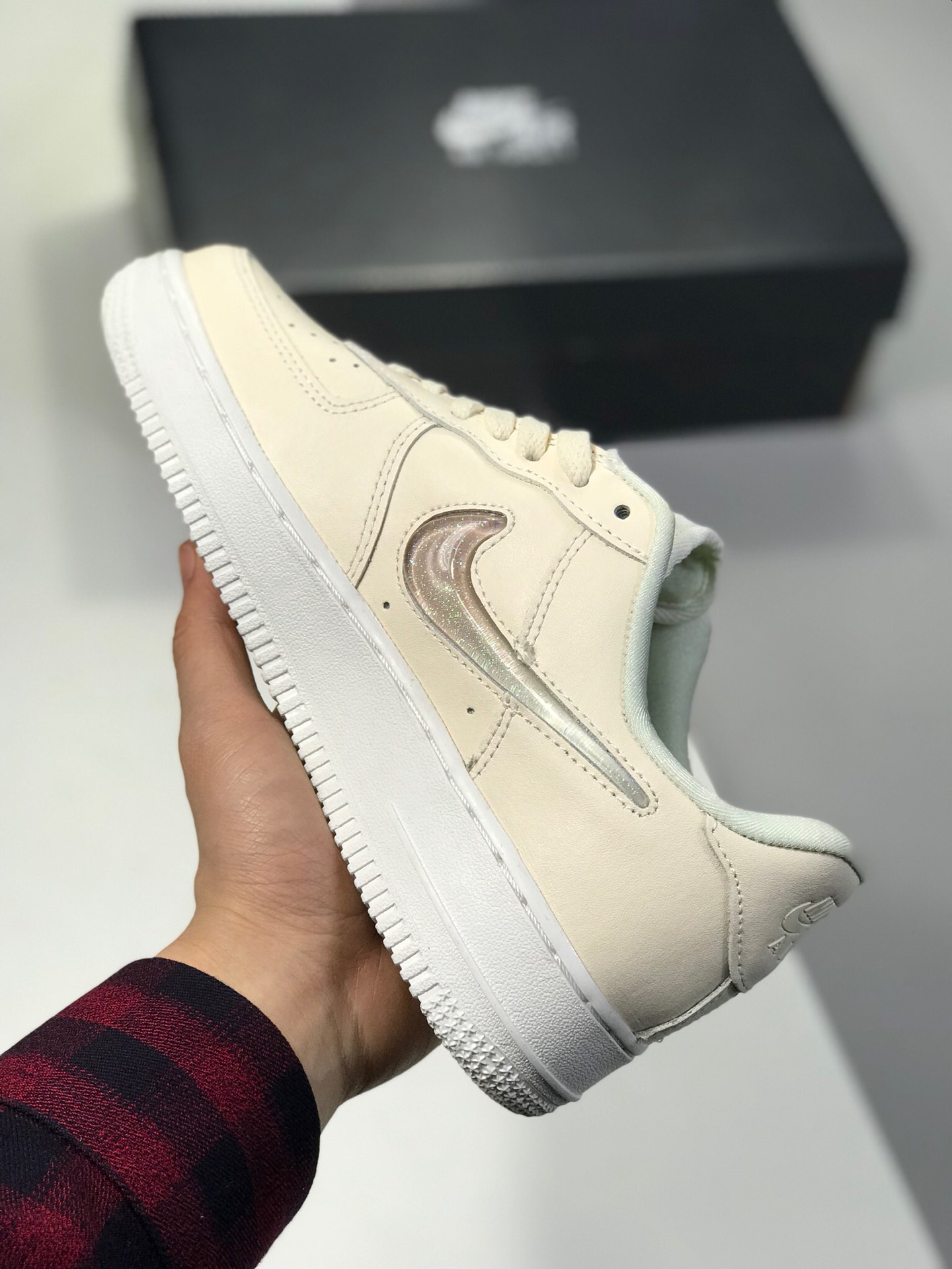 150。 原价：180新版本纯原勾。头层空军果冻NIKE AIR FORCE 1 AF1 空军一号果冻米白女子低帮板鞋 AH6827-100