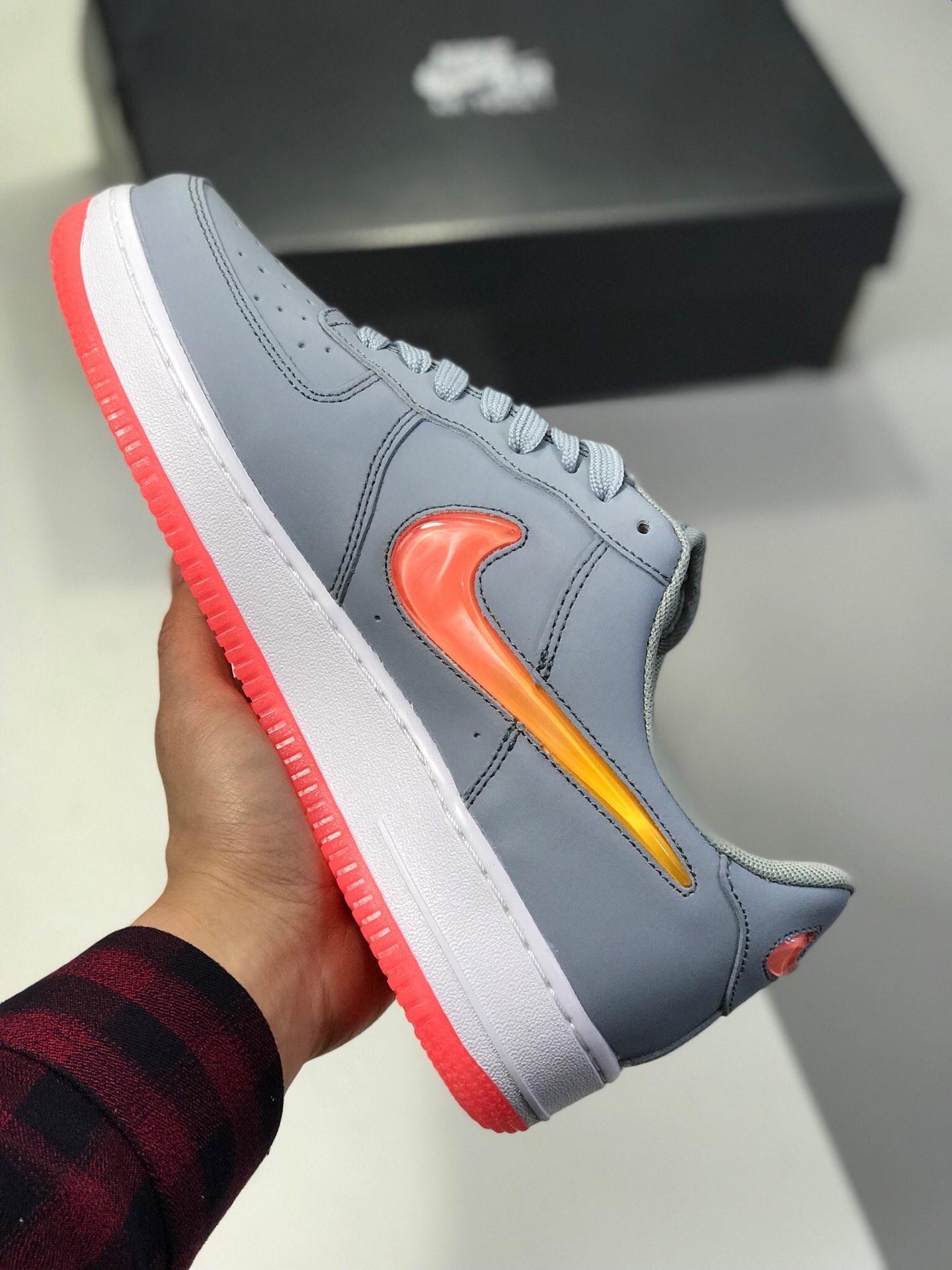 150。 原价：190新版本纯原勾。头层空军果冻NIKE AIR FORCE 1 AF1 空军一号果冻男子低帮板鞋 AH6827-100