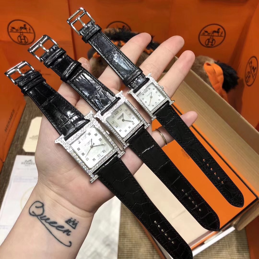 Hermès 爱马仕Hermes鳄鱼皮H系列配 全套装柜礼盒包装 送礼最佳选择 针打发票hermes女表系列 最 百搭王丰富的颜色选择 女表是hermes配货商品中的热门啊 配货品质 不惜一切成本打造全网 匠心之作 值得你拥有