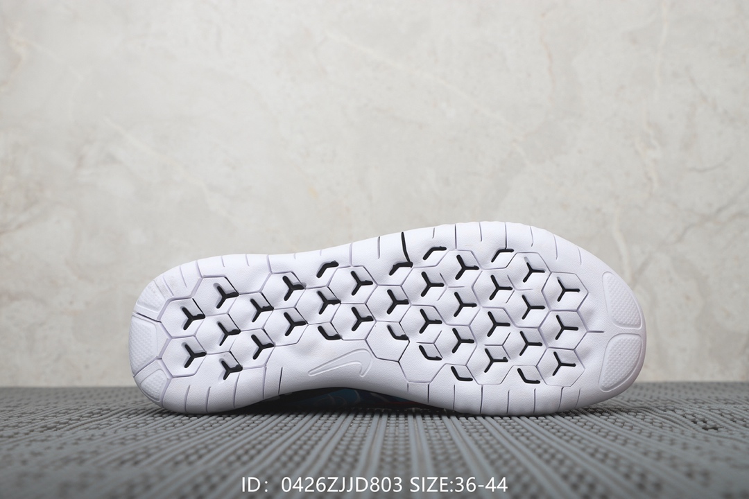 110  耐克Nike Wmns Nike Free En 2018 T-Shirt 联名款 赤足系列轻便跑步鞋！号码：36 36.5 37 38 38.5 39 40 40.5 41 42 42.5 43 44