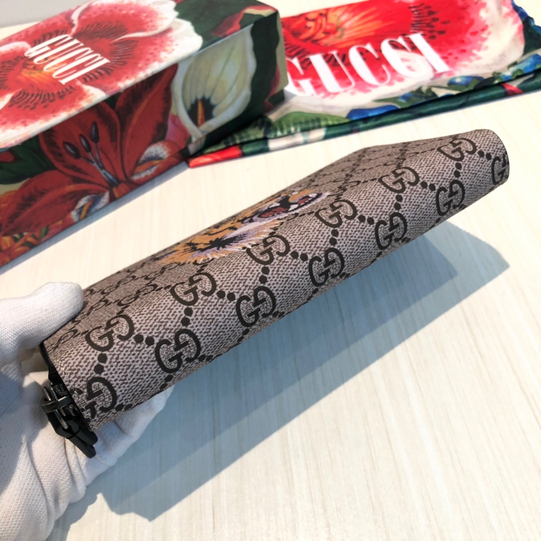 官网同步💋G家丝印图案拉链包系列👍🏻👍🏻12个卡片隔层和3个钞票隔层💋💋💋 款号：，尺寸：19×10.5