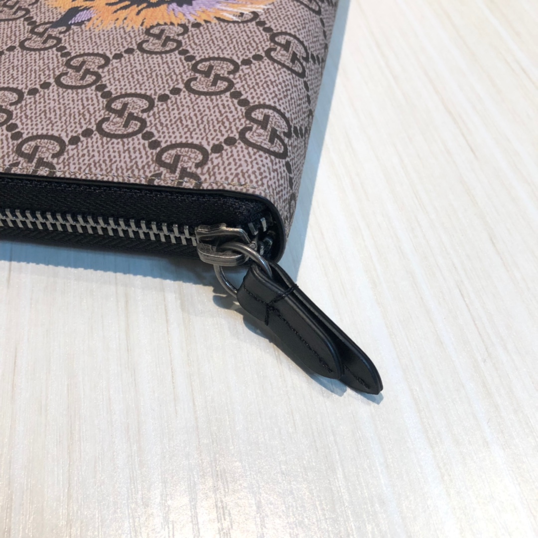 官网同步💋G家丝印图案拉链包系列👍🏻👍🏻12个卡片隔层和3个钞票隔层💋💋💋 款号：，尺寸：19×10.5