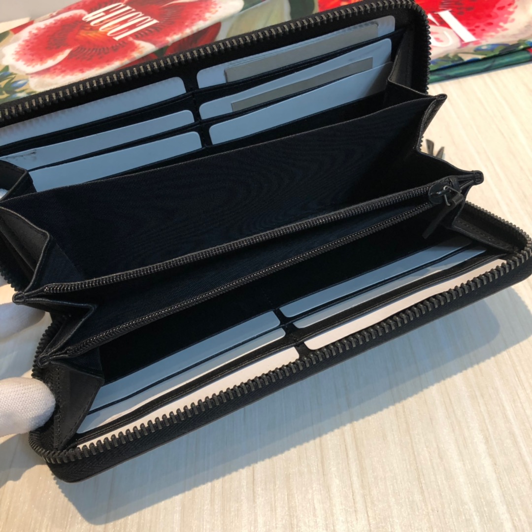 官网同步💋G家丝印图案拉链包系列👍🏻👍🏻12个卡片隔层和3个钞票隔层💋💋💋 款号：，尺寸：19×10.5