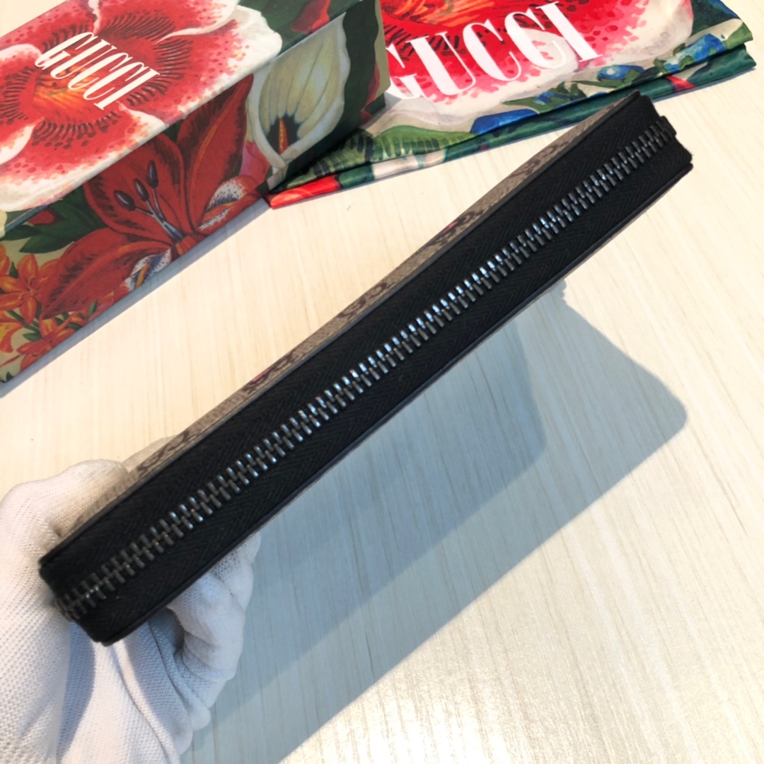 官网同步💋G家丝印图案拉链包系列👍🏻👍🏻12个卡片隔层和3个钞票隔层💋💋💋 款号：，尺寸：19×10.5