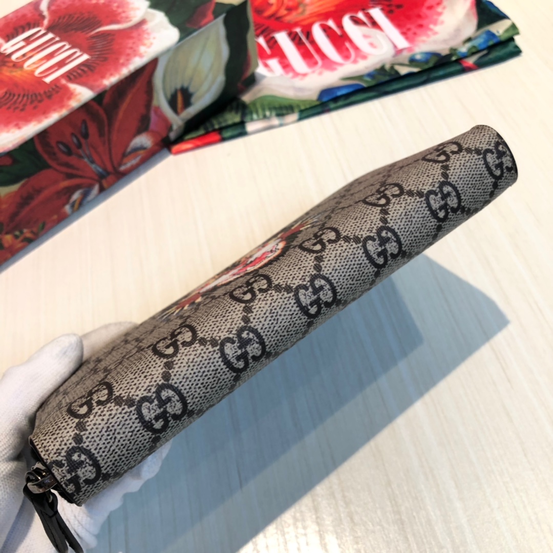官网同步💋G家丝印图案拉链包系列👍🏻👍🏻12个卡片隔层和3个钞票隔层💋💋💋 款号：，尺寸：19×10.5
