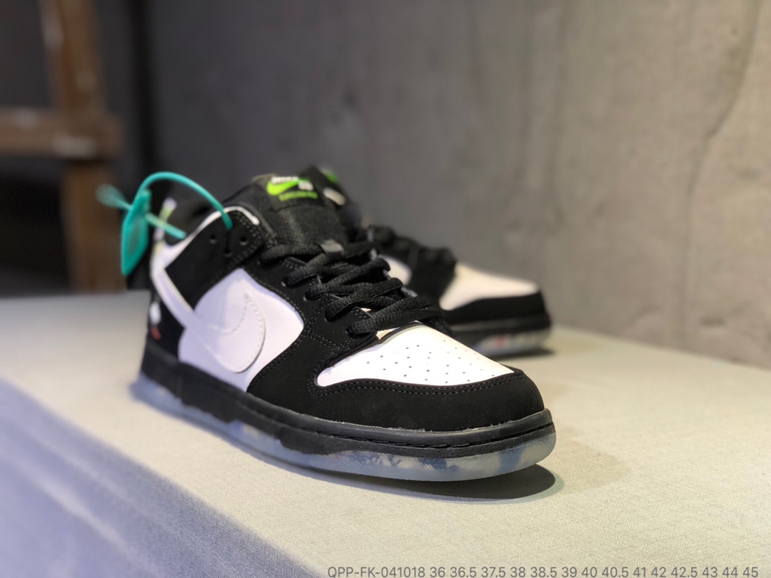 120 <br />福利特价   真标半码 Nike Dunk SB x Staple 联名 黑白熊猫鸽子板鞋 QPP-FK-041018 <br />尺码：36 36.5 37.5 38 38.5 39 40 40.5 41 42 42.5 43 44 45