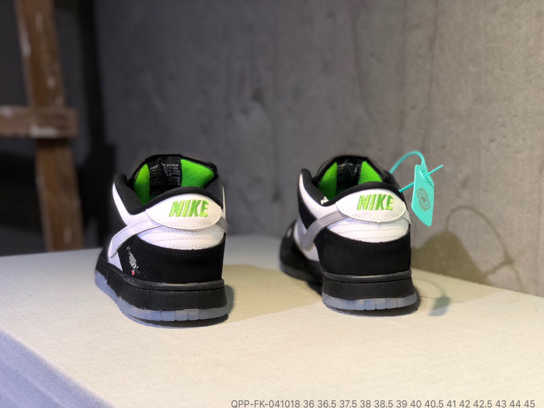 120 <br />福利特价   真标半码 Nike Dunk SB x Staple 联名 黑白熊猫鸽子板鞋 QPP-FK-041018 <br />尺码：36 36.5 37.5 38 38.5 39 40 40.5 41 42 42.5 43 44 45
