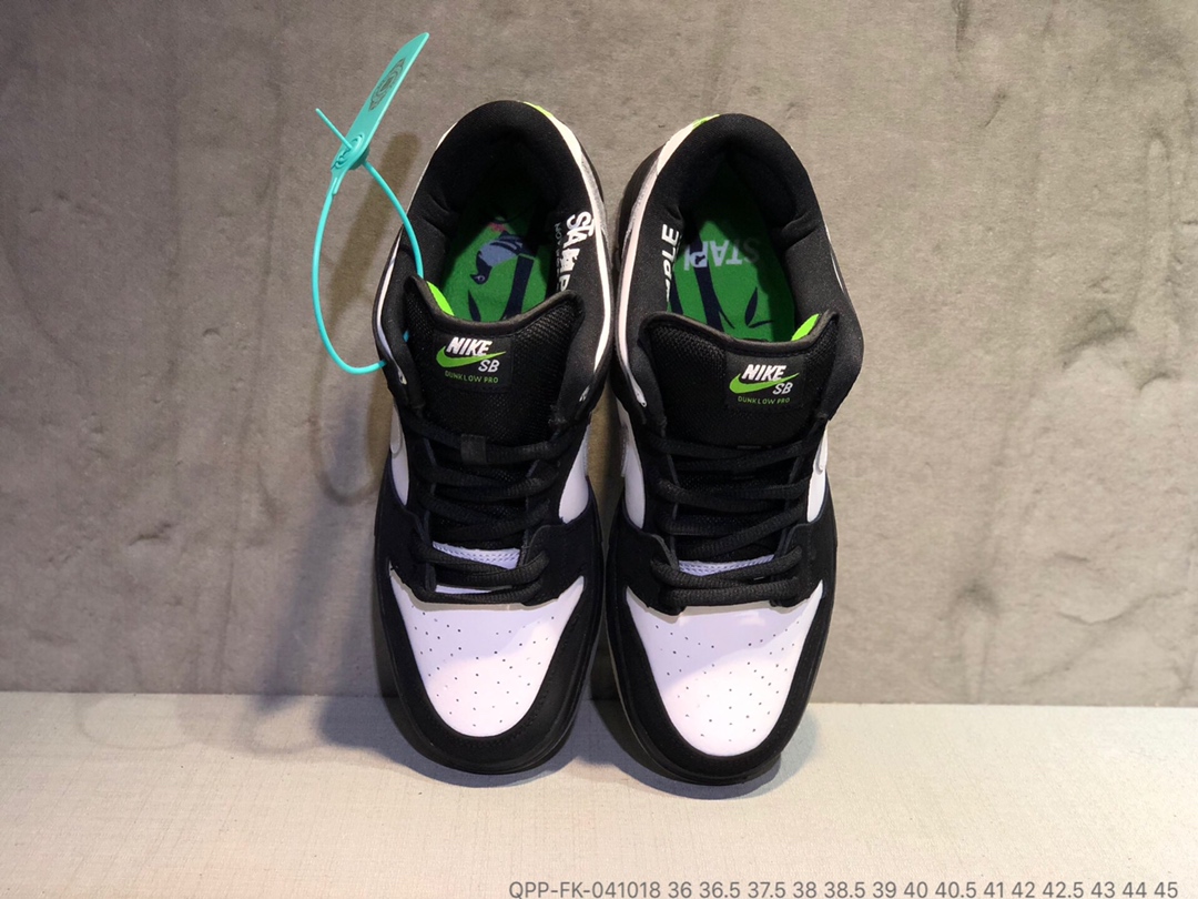 120 <br />福利特价   真标半码 Nike Dunk SB x Staple 联名 黑白熊猫鸽子板鞋 QPP-FK-041018 <br />尺码：36 36.5 37.5 38 38.5 39 40 40.5 41 42 42.5 43 44 45