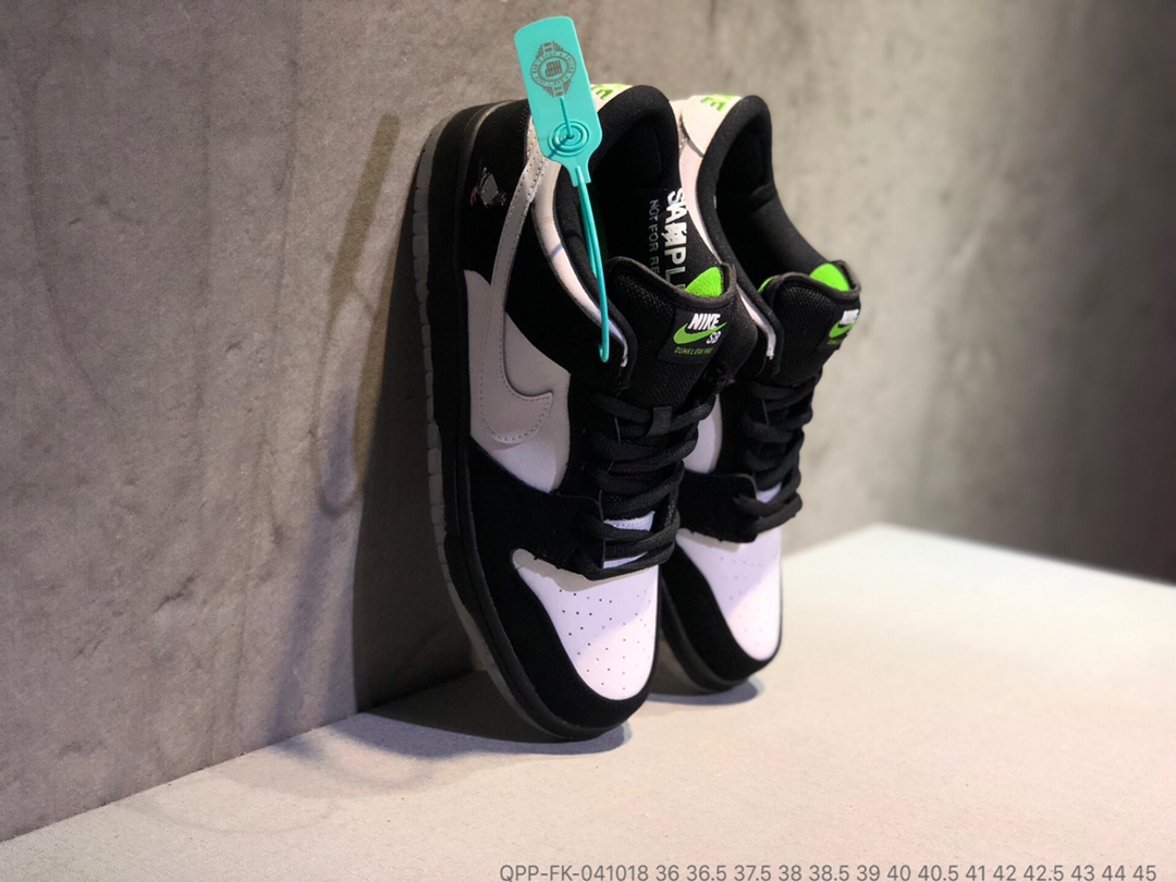 120 <br />福利特价   真标半码 Nike Dunk SB x Staple 联名 黑白熊猫鸽子板鞋 QPP-FK-041018 <br />尺码：36 36.5 37.5 38 38.5 39 40 40.5 41 42 42.5 43 44 45