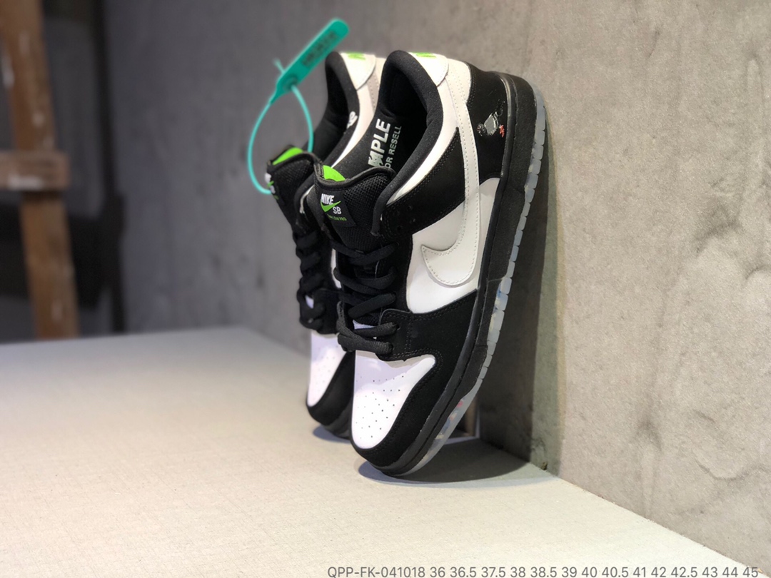 120 <br />福利特价   真标半码 Nike Dunk SB x Staple 联名 黑白熊猫鸽子板鞋 QPP-FK-041018 <br />尺码：36 36.5 37.5 38 38.5 39 40 40.5 41 42 42.5 43 44 45