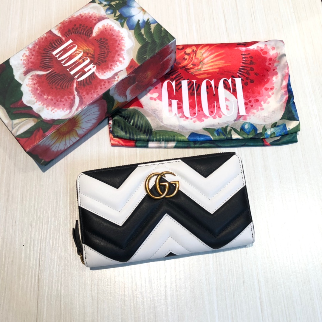 GG marmont拉链包🙀采用绗缝进口小牛皮打造👏🏻配以人形纹设计😍背面配以GG标志👏🏻复古金色金属配