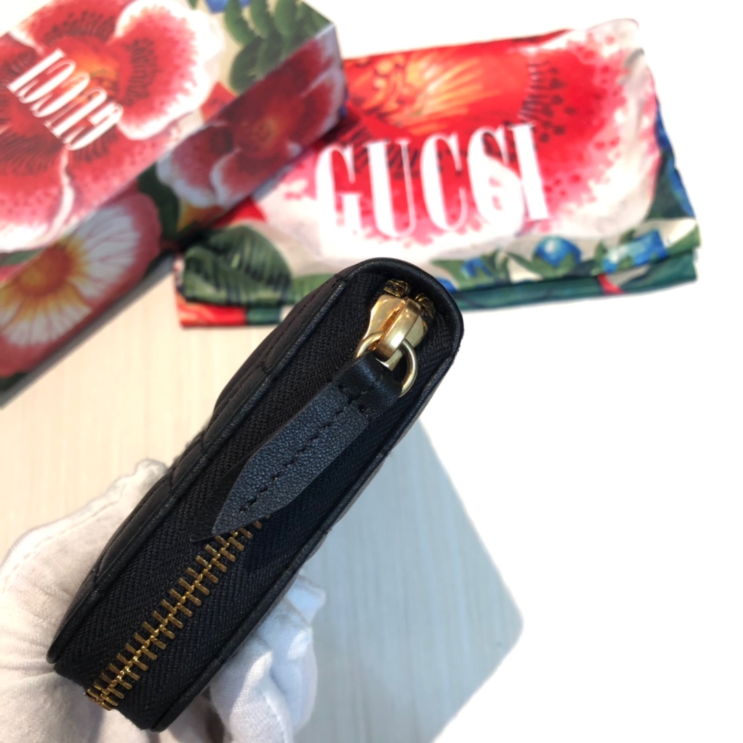 GG marmont拉链包🙀采用绗缝进口小牛皮打造👏🏻配以人形纹设计😍背面配以GG标志👏🏻复古金色金属配