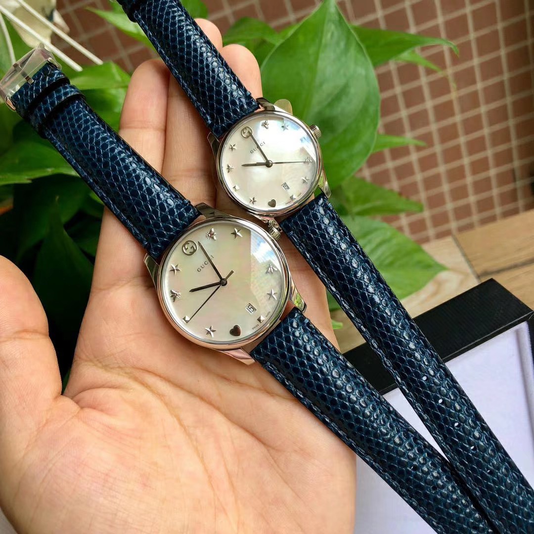 Gucci Gucci 最新小蜜蜂石英女表 搭配interlocking G表冠 天然贝母的表盘