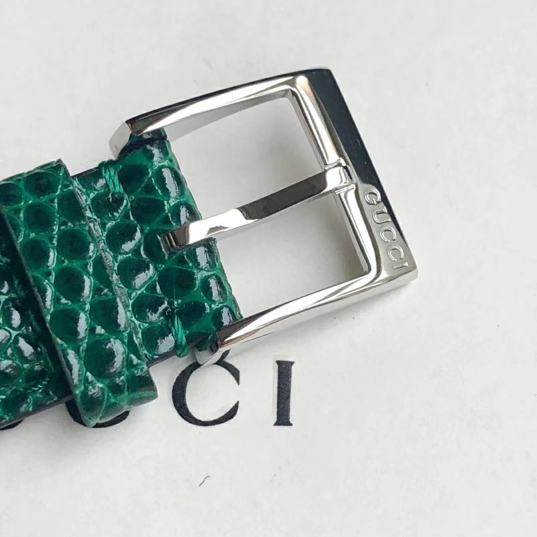 Gucci Gucci 最新小蜜蜂石英女表 搭配interlocking G表冠 天然贝母的表盘