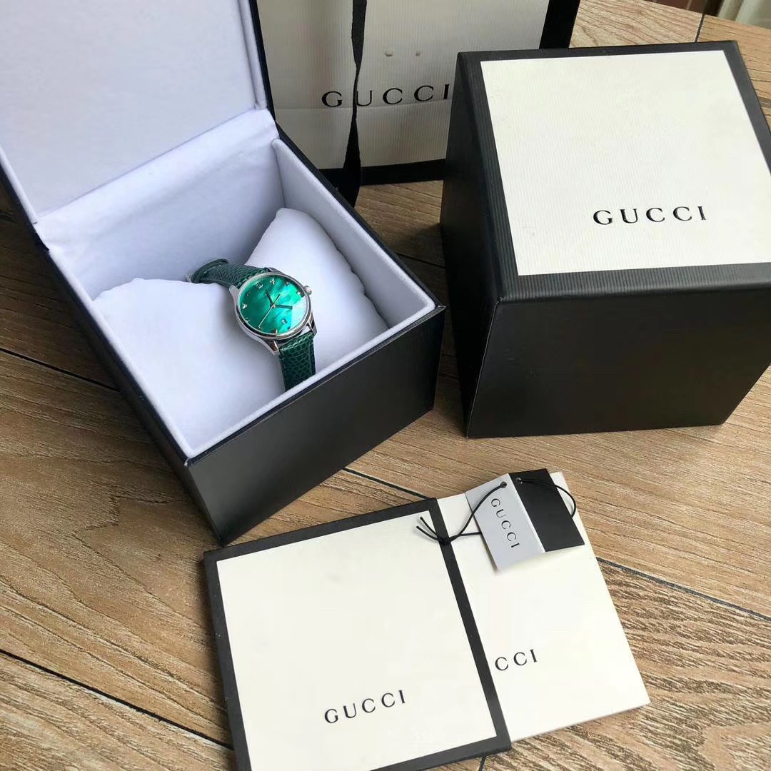 Gucci Gucci 最新小蜜蜂石英女表 搭配interlocking G表冠 天然贝母的表盘