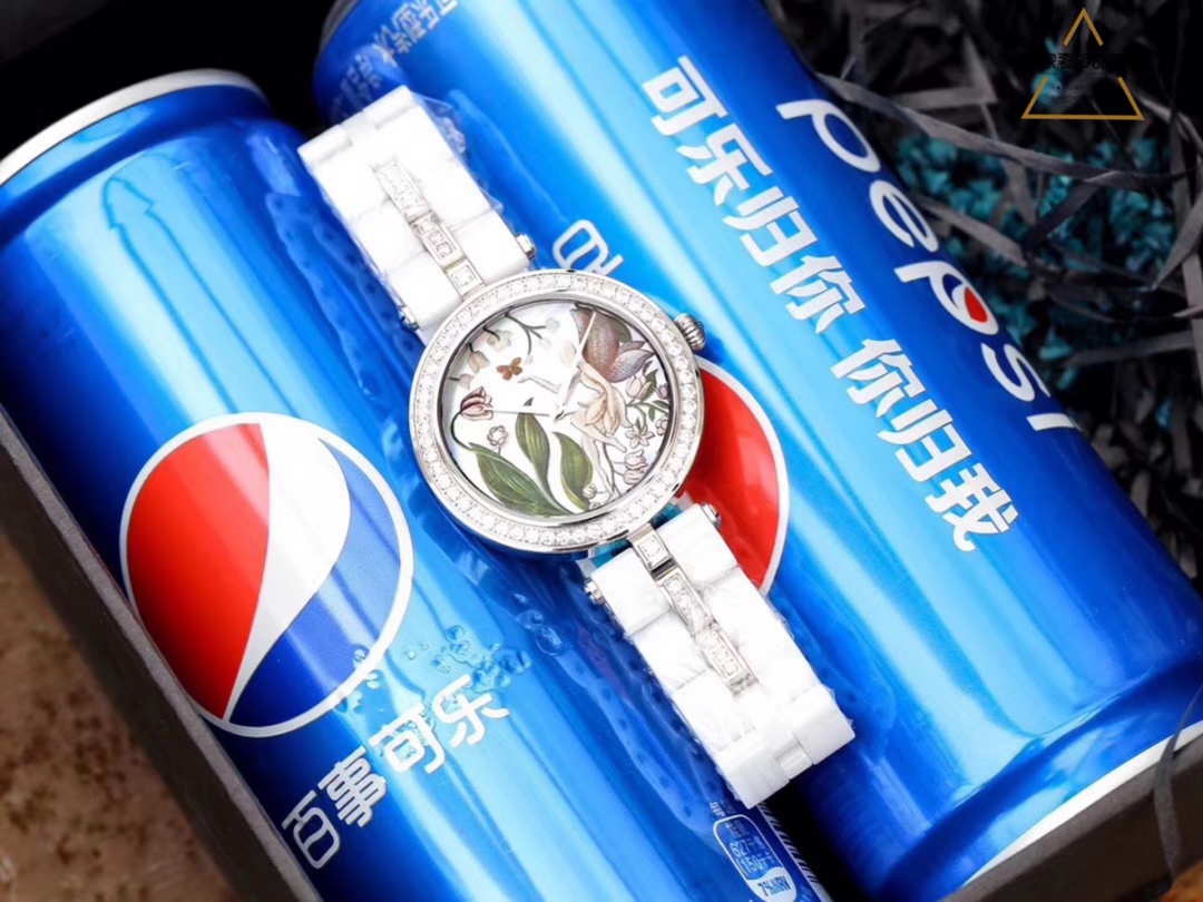 Chanel 香奈儿CHANEL 陶瓷系列 采用进口优质陶瓷 表圈镶嵌天然钻石 表壳316精钢