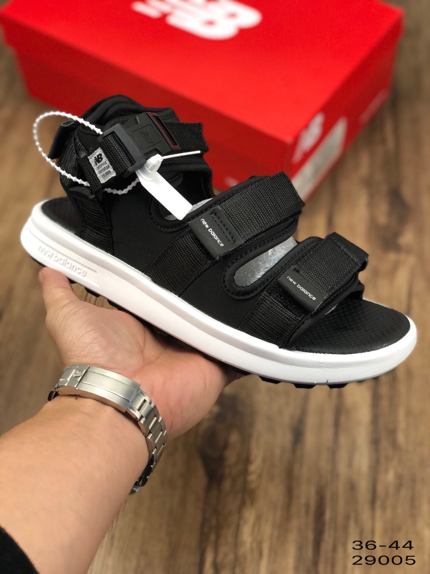 100新百伦 New Balance／NB户外 魔术贴 MD组合软底 露趾沙滩凉鞋！