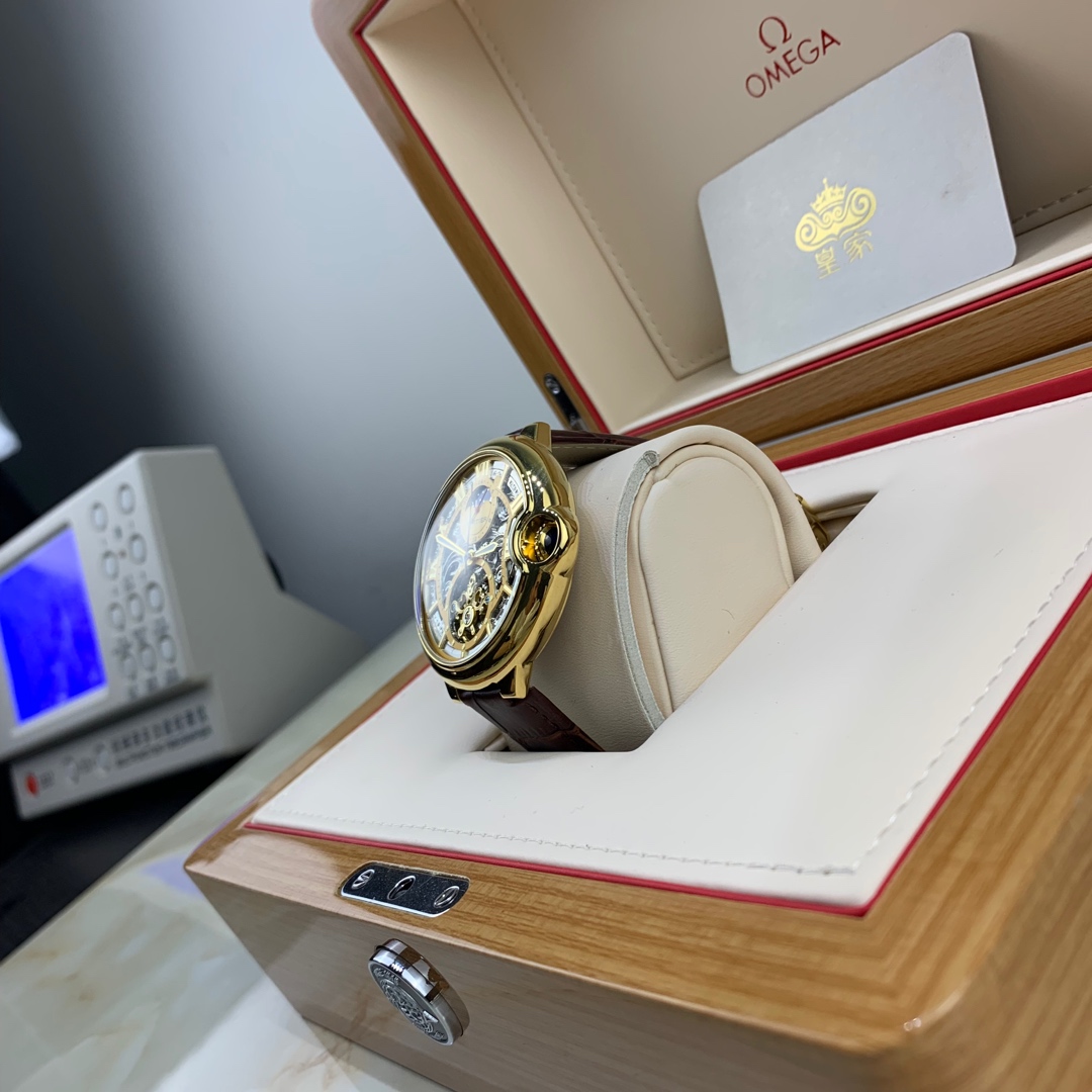 Cartier 皇家 卡地亚蓝气球月相飞轮镂空男款腕表