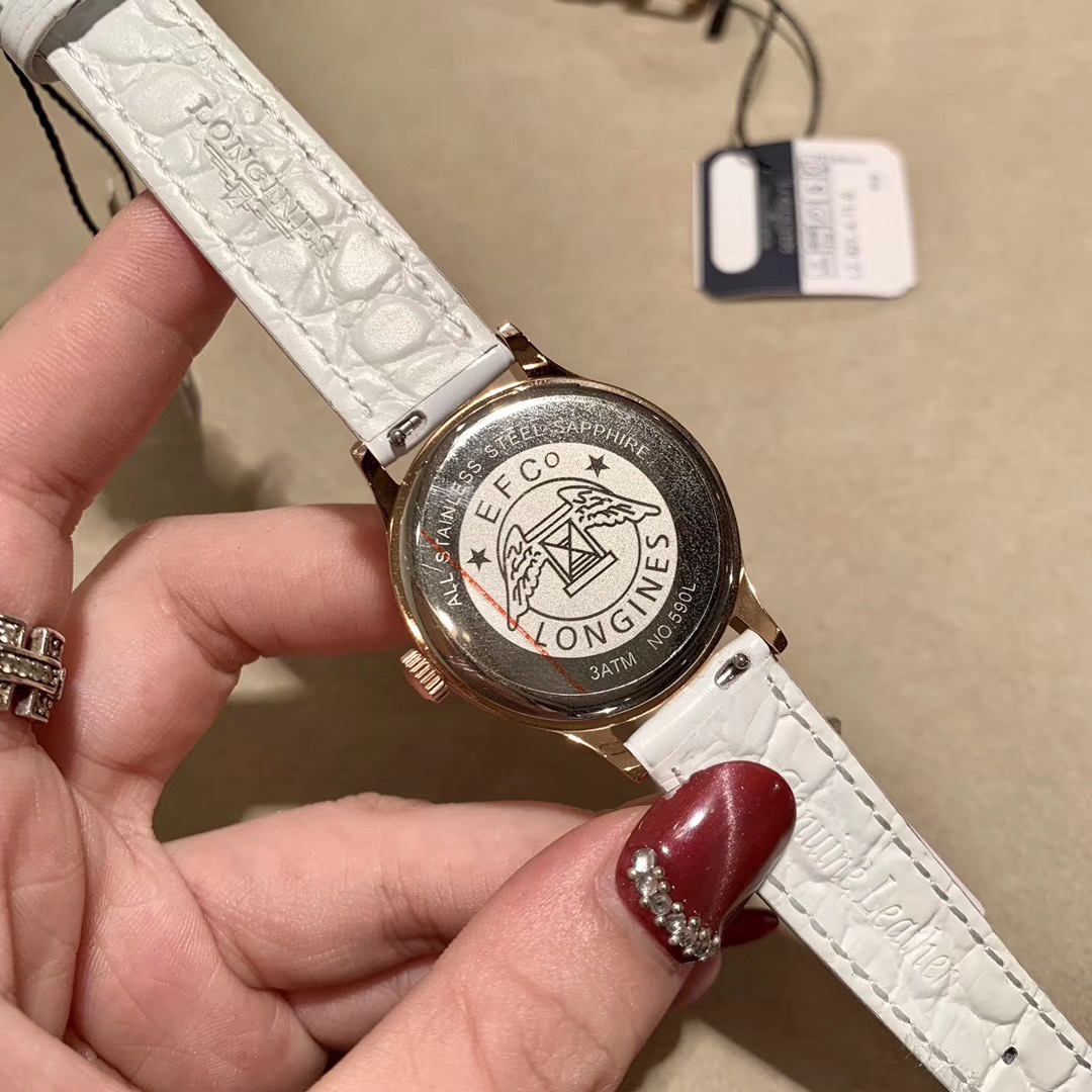 Longines 浪琴New 简约 女款 直径28mm厚8mm 该款腕表备受女性喜爱，在不同的场合 映耀着她们各自的独特个性与迷人风华