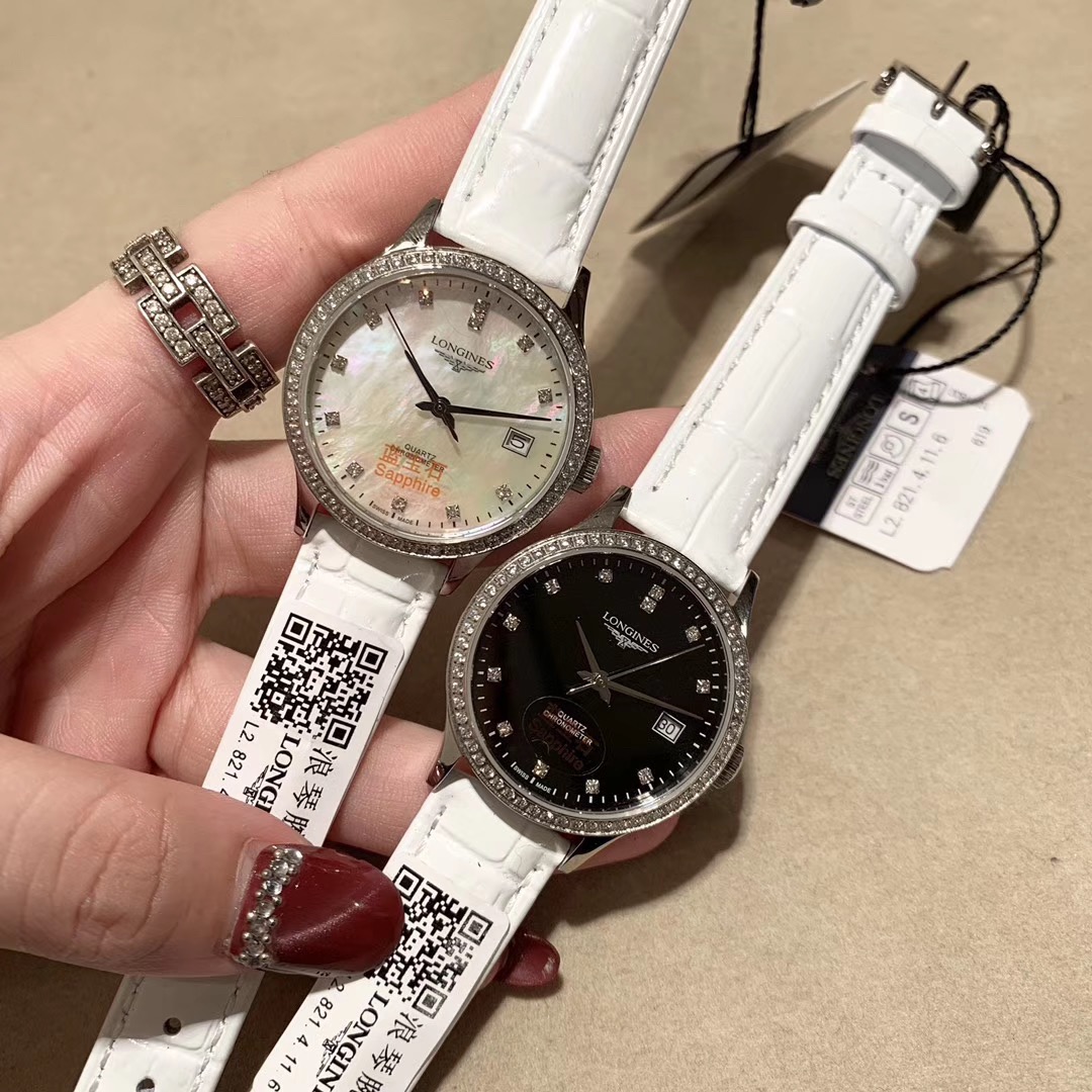 Longines 浪琴New 简约 女款 直径28mm厚8mm 该款腕表备受女性喜爱，在不同的场合 映耀着她们各自的独特个性与迷人风华