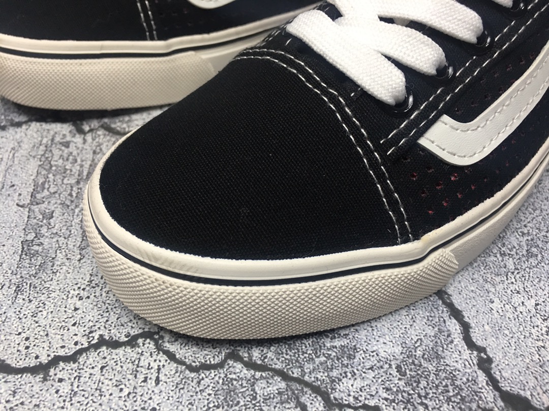 90 新品上市 夏季透气款 韩国限定 万斯 Vans Vault OG Style 冲孔黑白