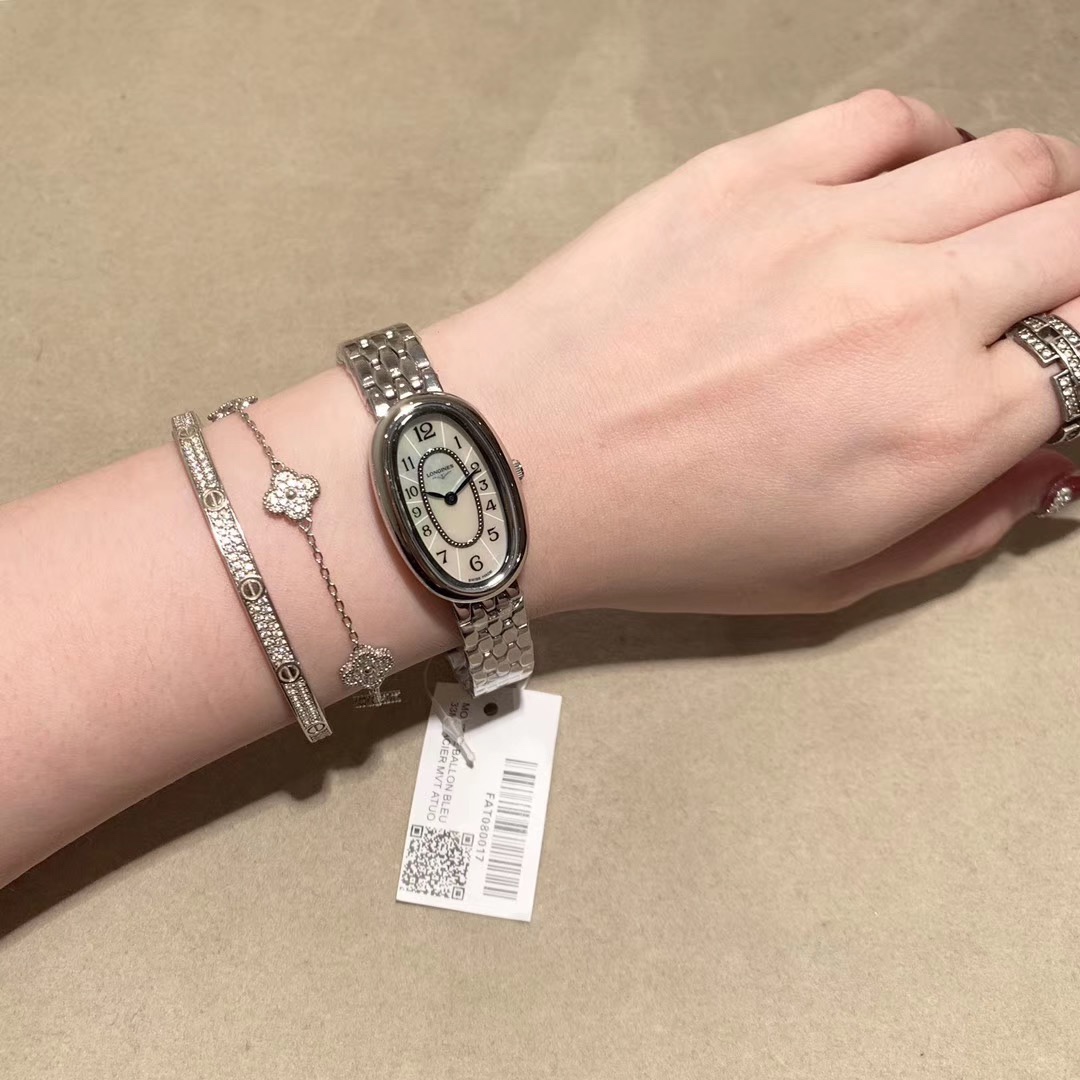 Longines 浪琴圆舞曲系列 优雅 女士腕表 精钢表带 底盖与 尺寸21*34mm 该款腕表备受女性喜爱