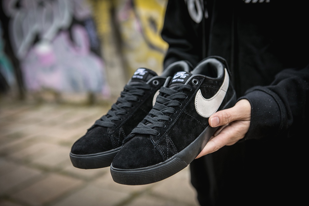 140真标半码Nike 耐克 NIKE SB BLAZER ZOOM LOW GT 男/女滑板鞋
