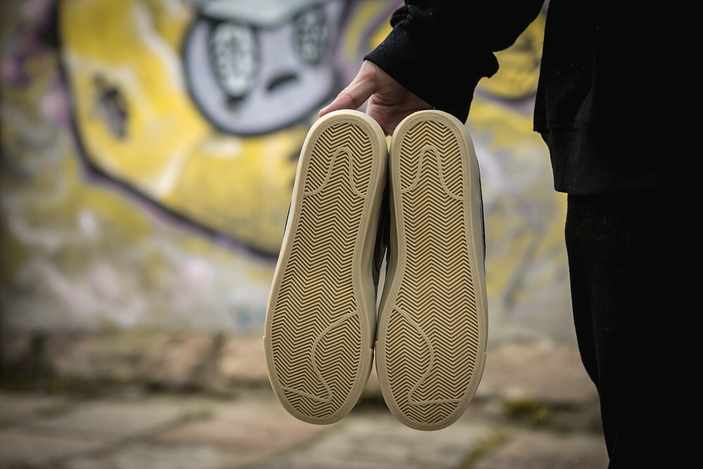 140真标半码Nike 耐克 NIKE SB BLAZER ZOOM LOW GT 男/女滑板鞋