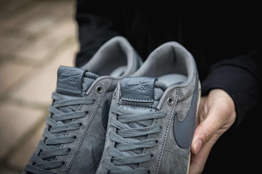 140真标半码Nike 耐克 NIKE SB BLAZER ZOOM LOW GT 男/女滑板鞋