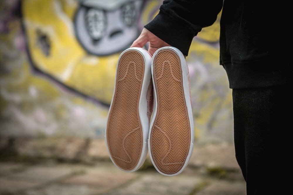 140真标半码Nike 耐克 NIKE SB BLAZER ZOOM LOW GT 男/女滑板鞋