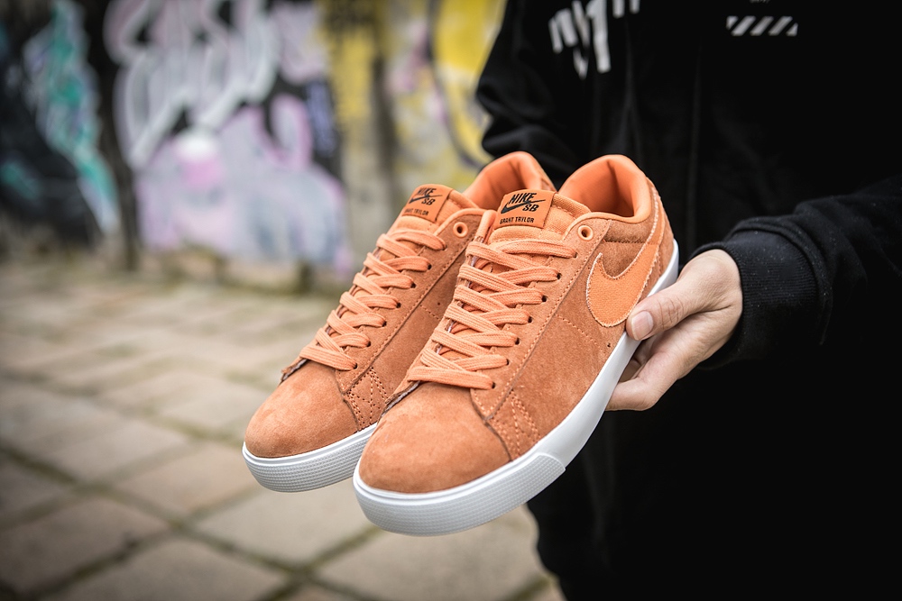 140真标半码Nike 耐克 NIKE SB BLAZER ZOOM LOW GT 男/女滑板鞋